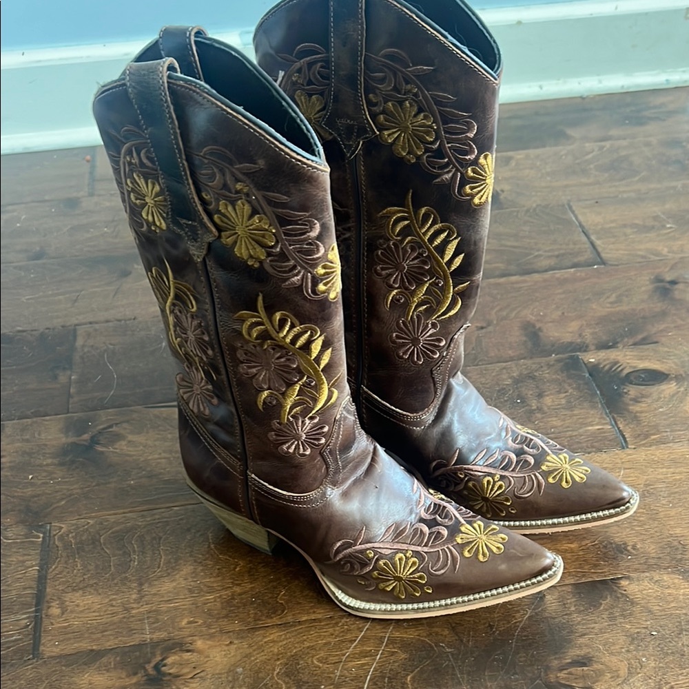 Rawhide women’s cowboy boots